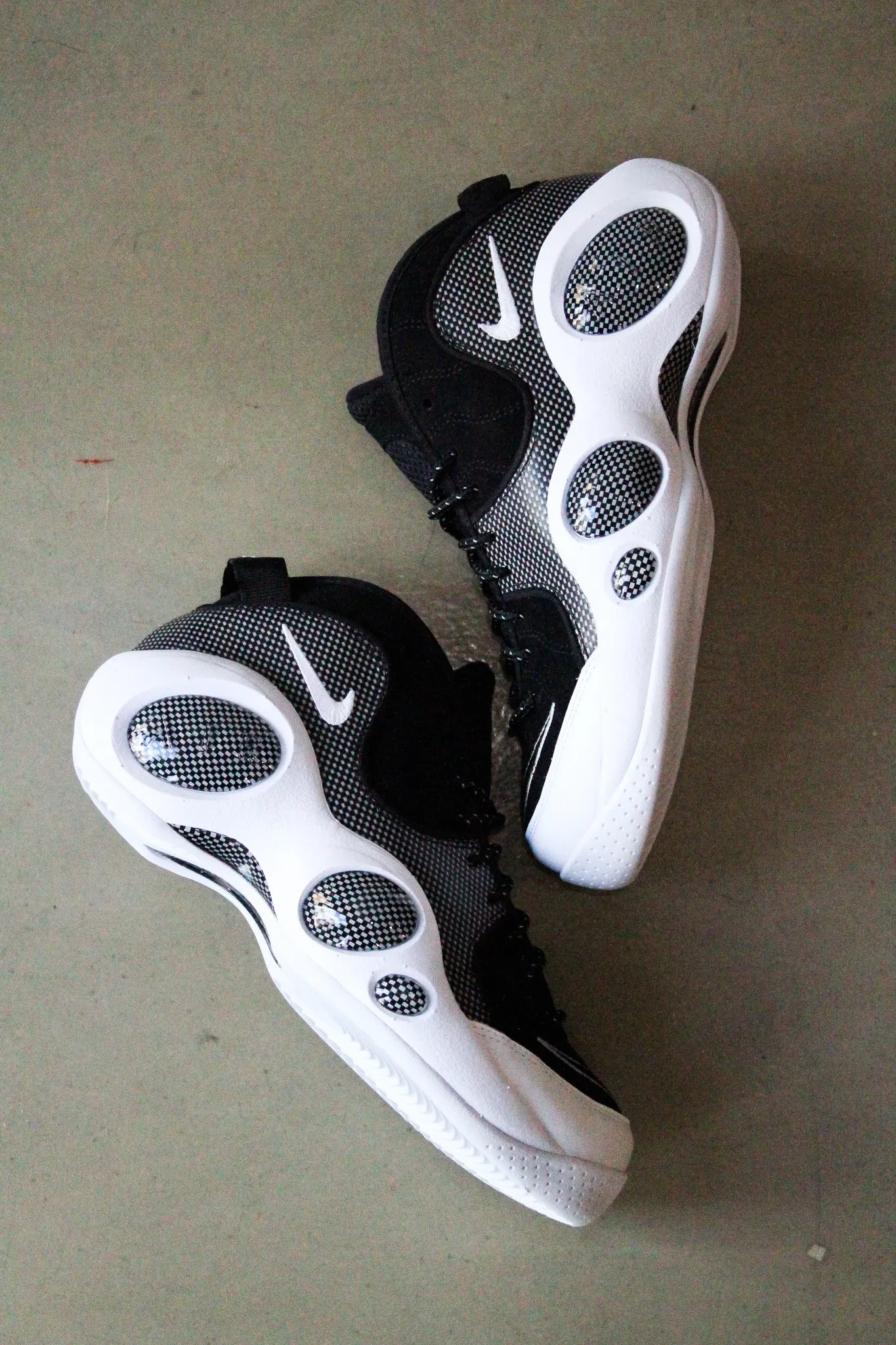 AIR ZOOM FLIGHT 95 "BLACK/METALLIC SILVER"