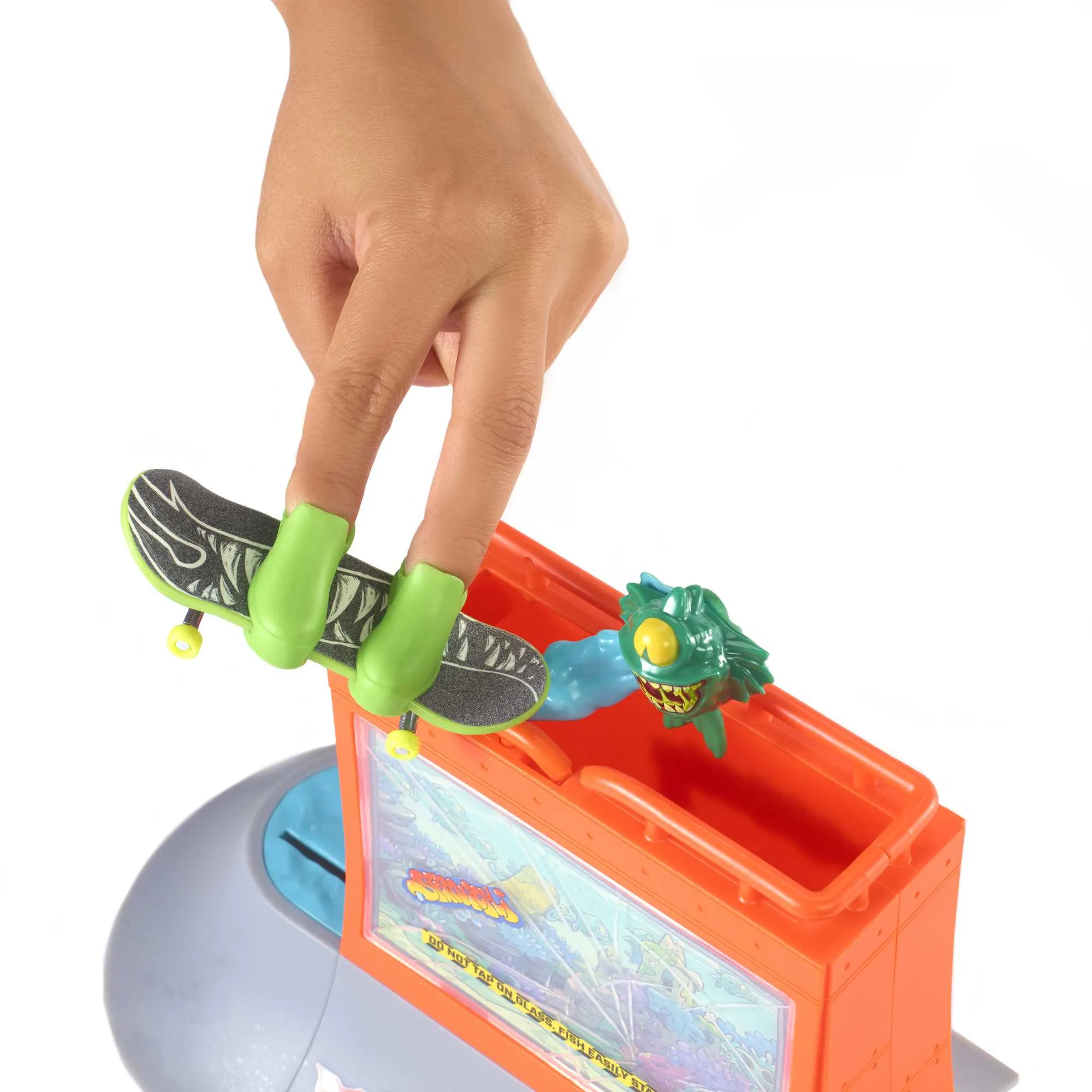 Hot Wheels Skate Aquarium Skatepark With 1 Fingerboard & Skate Shoes Playset