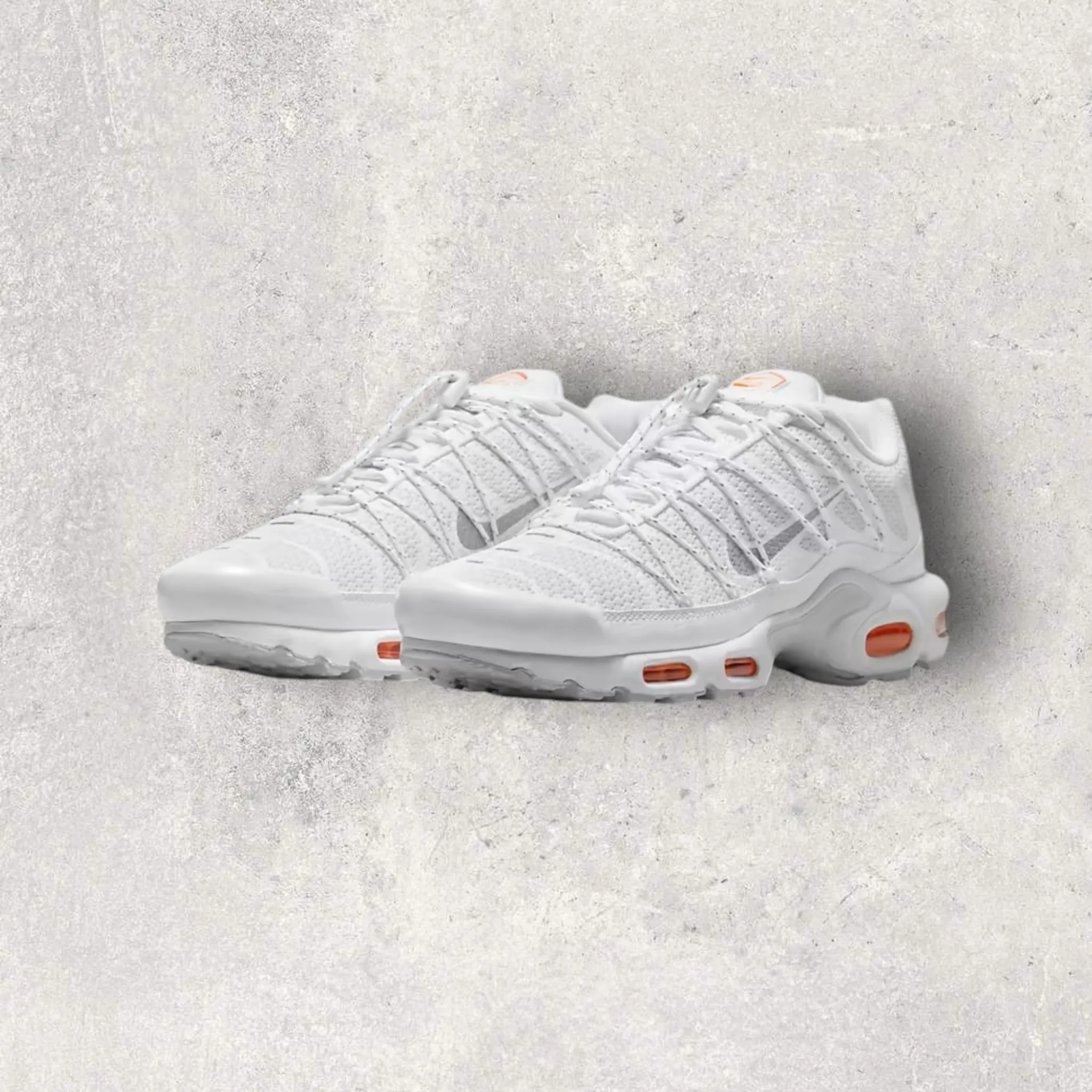 NIKE AIR MAX PLUS UTILTY - WHITE/ORANGE