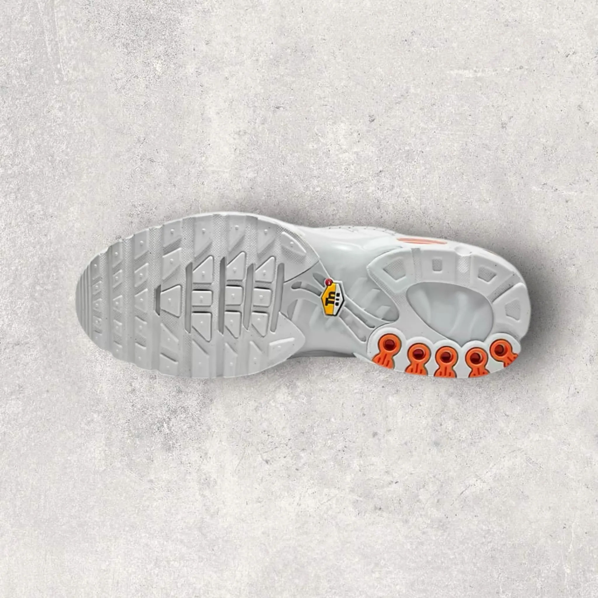 NIKE AIR MAX PLUS UTILTY - WHITE/ORANGE