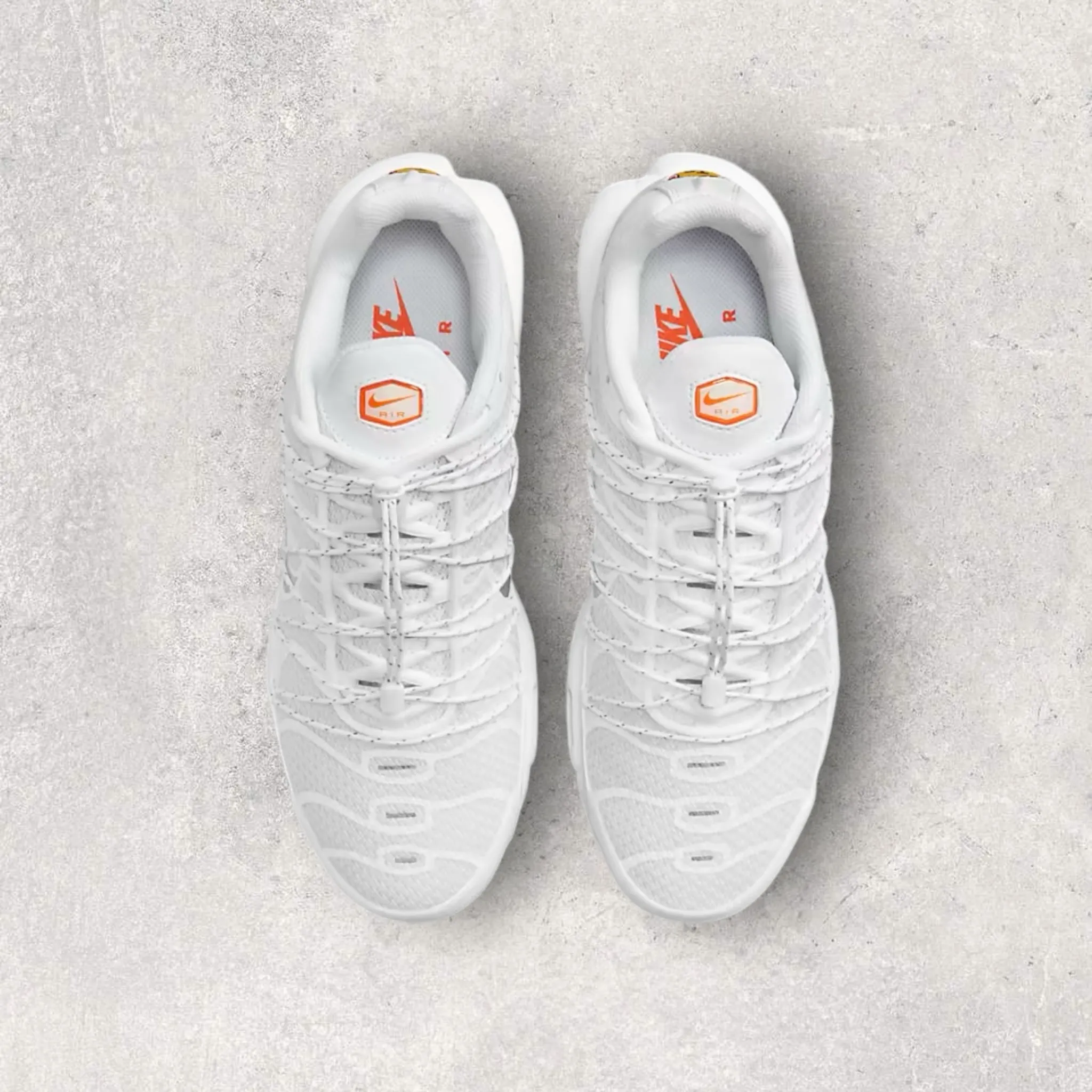 NIKE AIR MAX PLUS UTILTY - WHITE/ORANGE