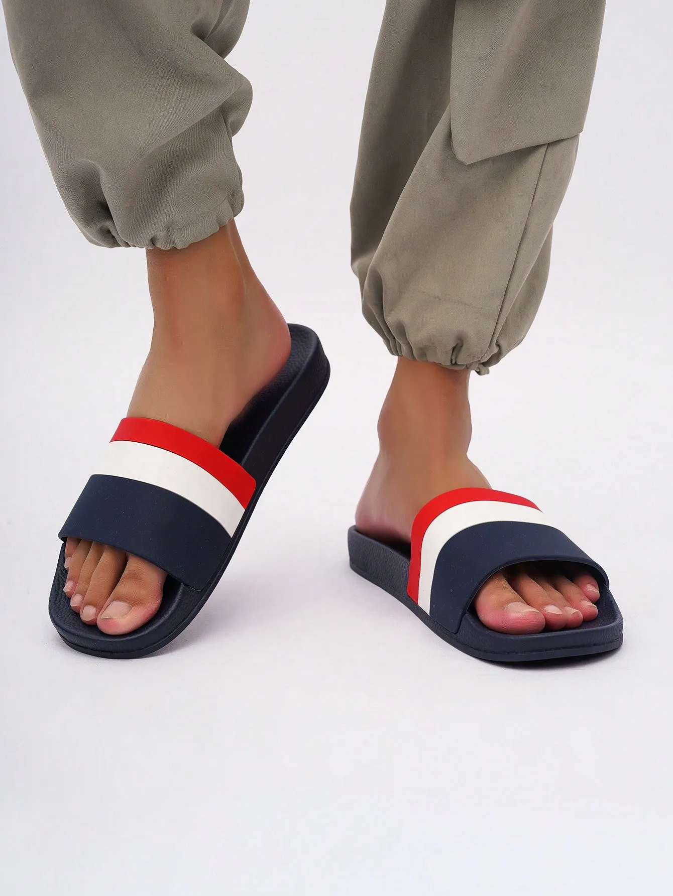 Summer Men Slippers Korean Fashion Personality Anti-Slip Indoor Outdoor Beach Slides Male Sandals