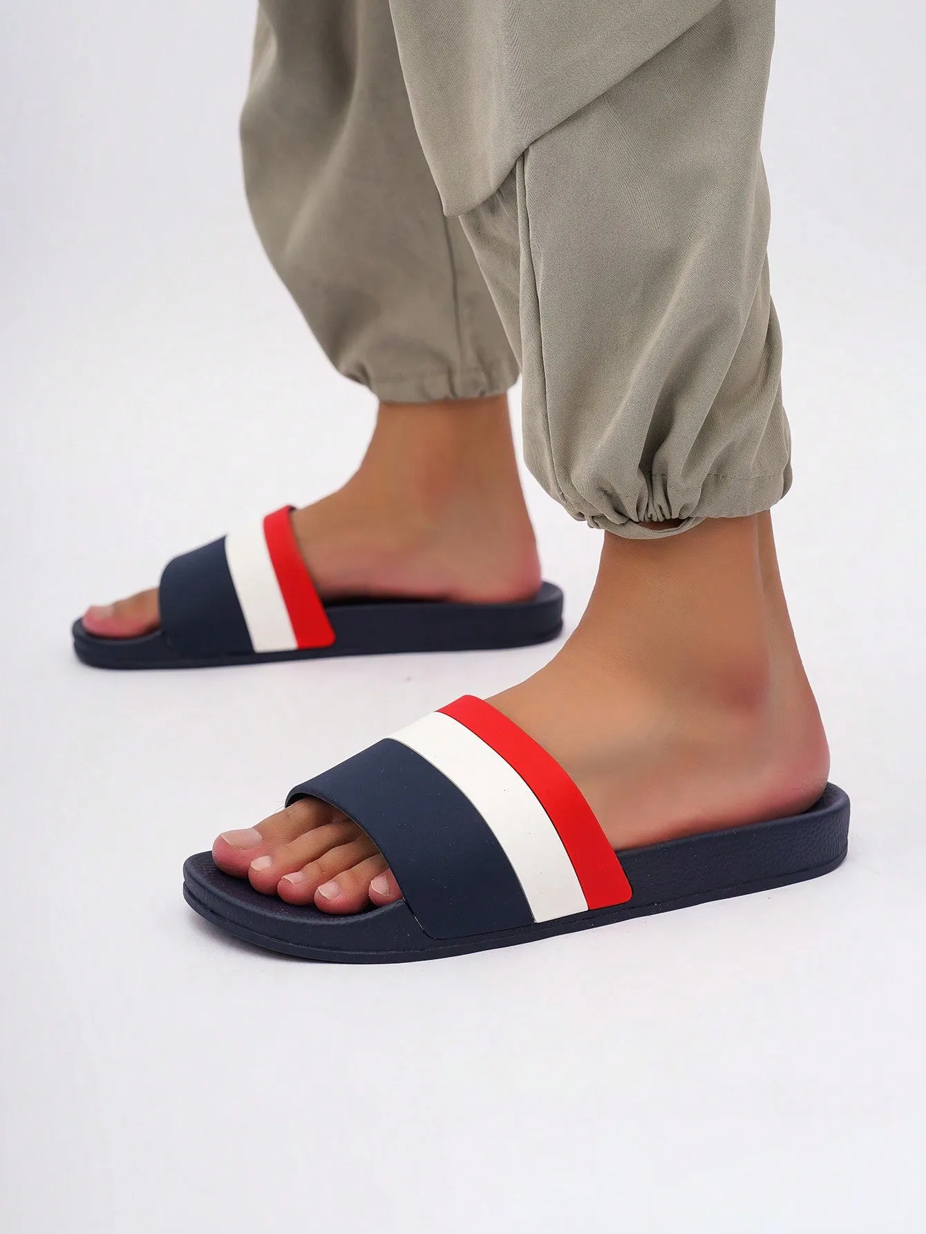 Summer Men Slippers Korean Fashion Personality Anti-Slip Indoor Outdoor Beach Slides Male Sandals